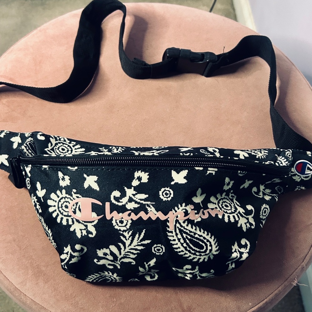 NWOT Champion Pink Black Beltbag Bandana Print
